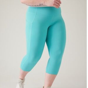 Athleta Ultimate Stash Capri, size large